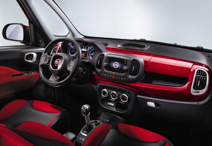  Fiat 500L 2012 года  (фото 19 из 84)